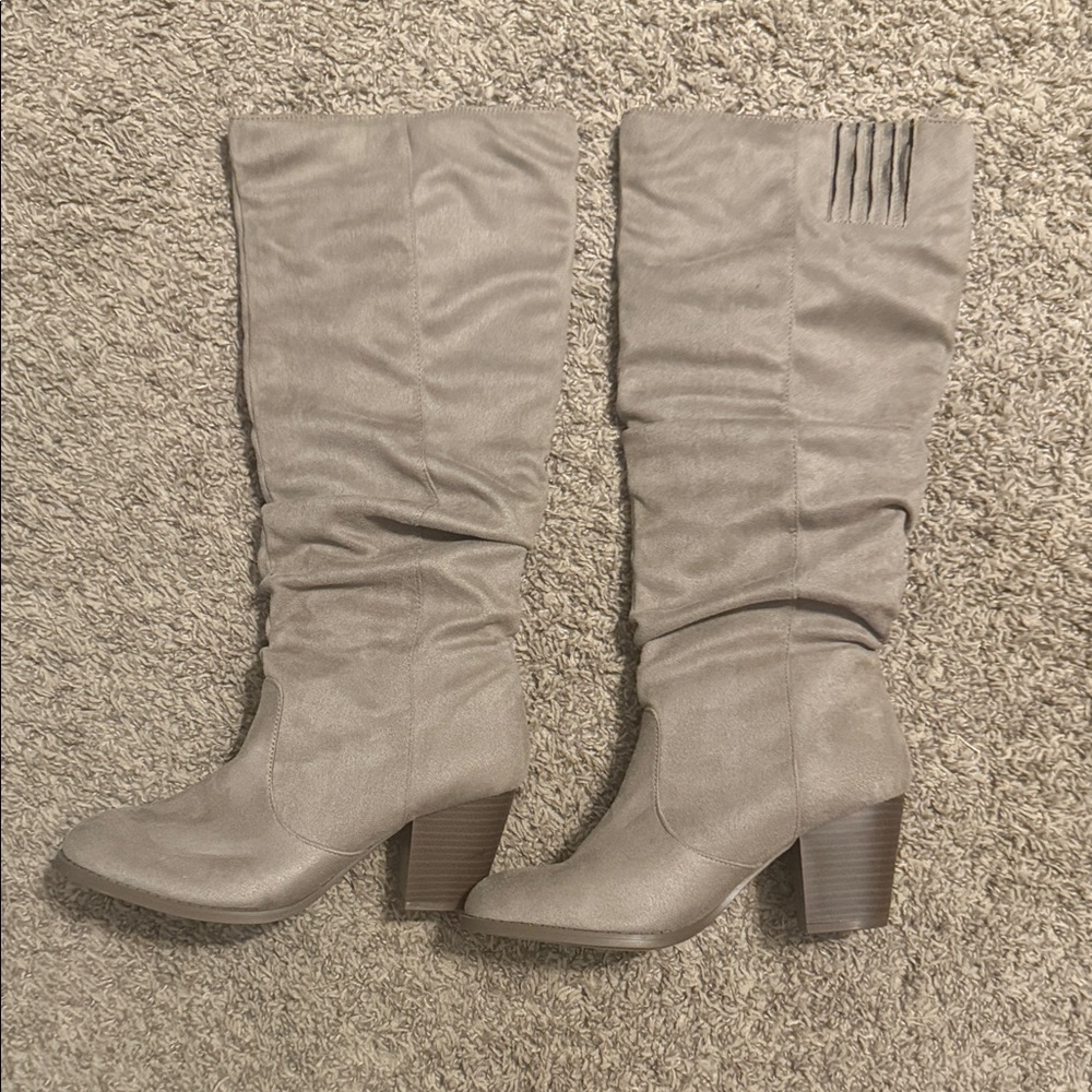 Stylish Gray Women's Boots